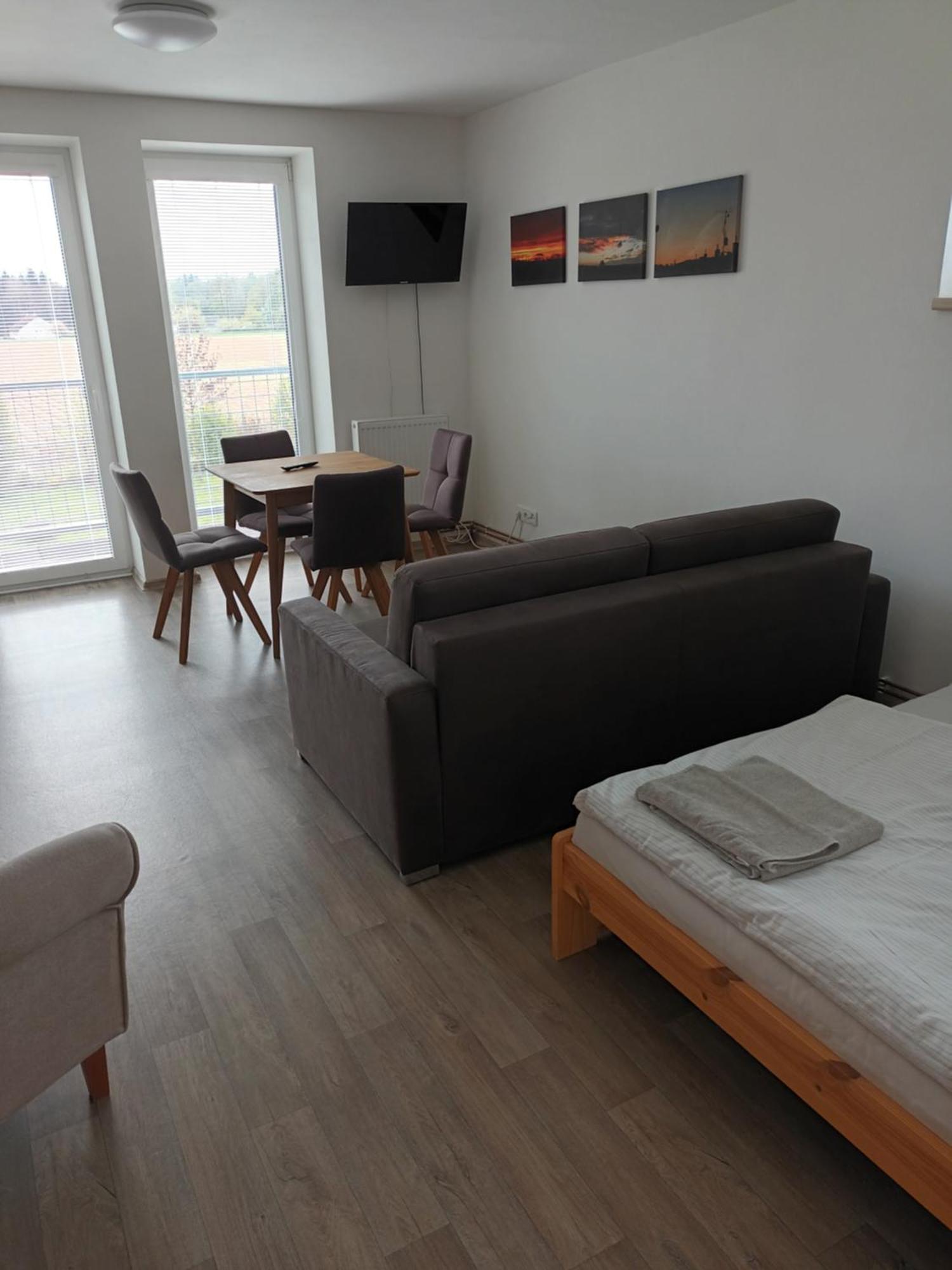 Penzion Na Samotach Apartment Jindrichuv Hradec Luaran gambar