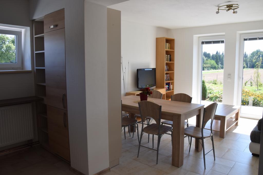 Penzion Na Samotach Apartment Jindrichuv Hradec Luaran gambar