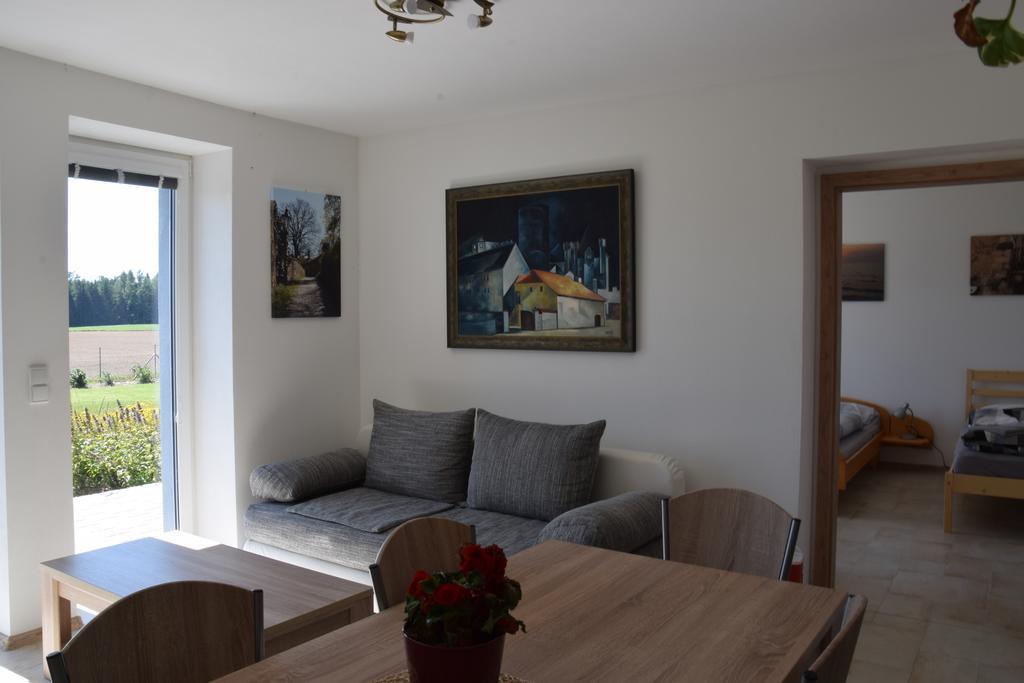 Penzion Na Samotach Apartment Jindrichuv Hradec Luaran gambar
